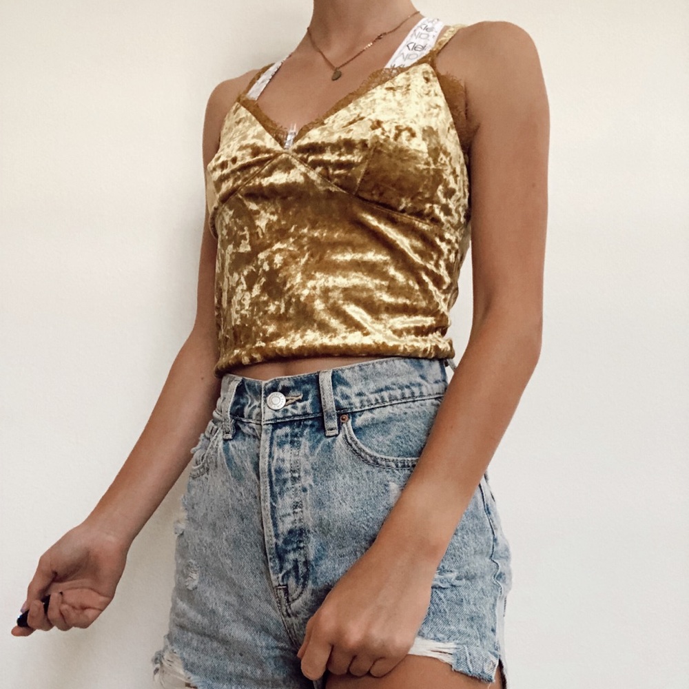 golden crop top 🌞
